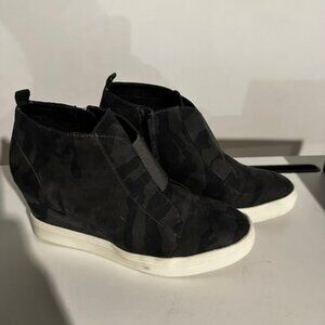 MIA Cristie Slip-On Wedge Booties | Black Camo Print | Size 8.5